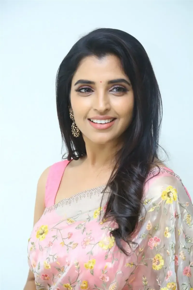 Anchor Shyamala in Pink Saree at Mayapetika Movie Pre Release Event